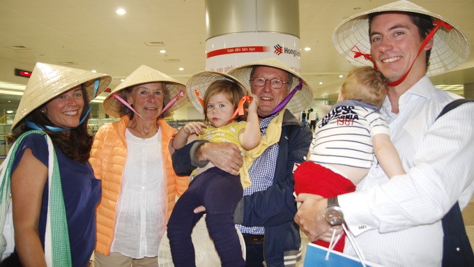 Ho Chi Minh city welcomes first foreign tourists of 2014 - ảnh 1